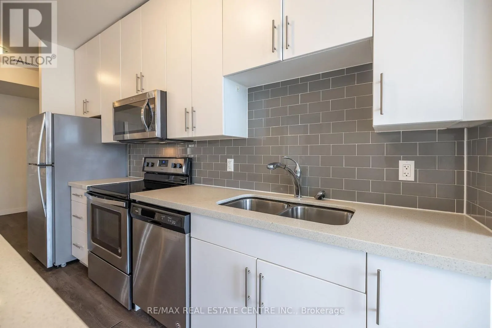 412 - 690 KING STREET W