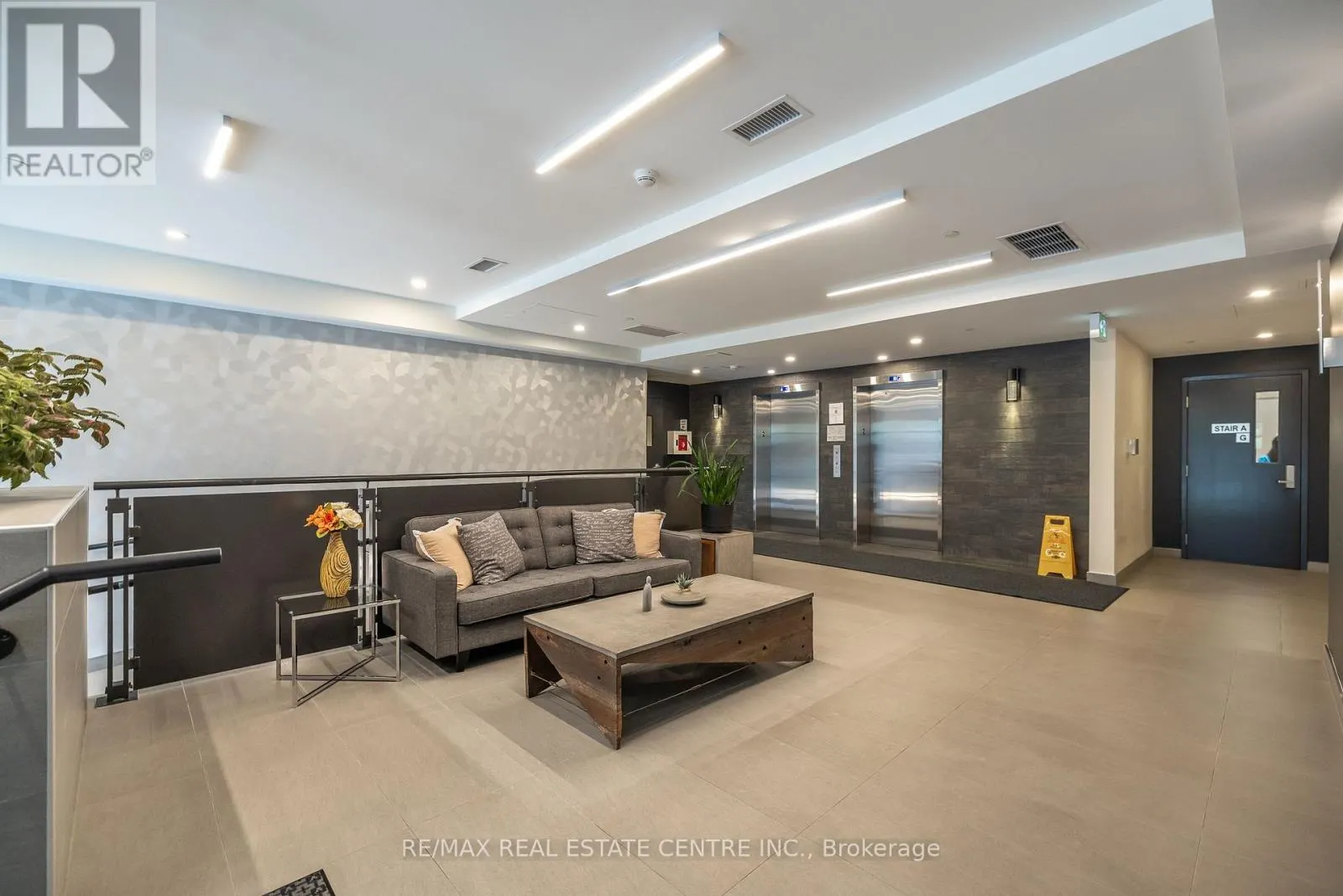 412 - 690 KING STREET W