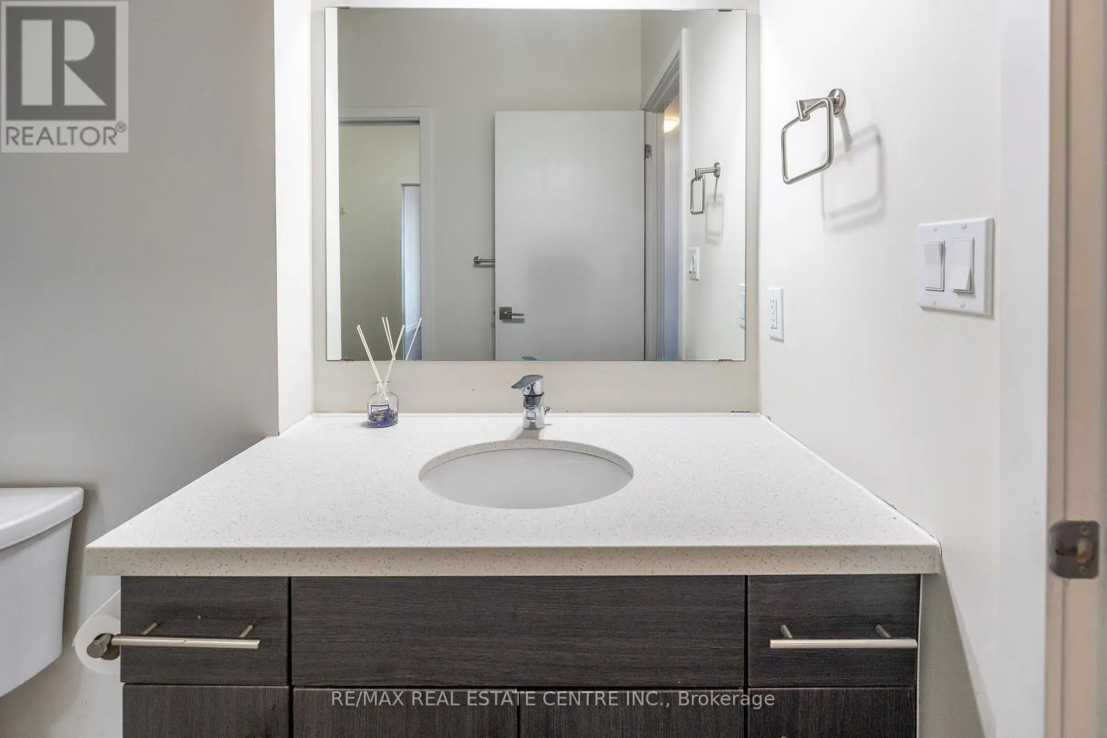 412 - 690 KING STREET W