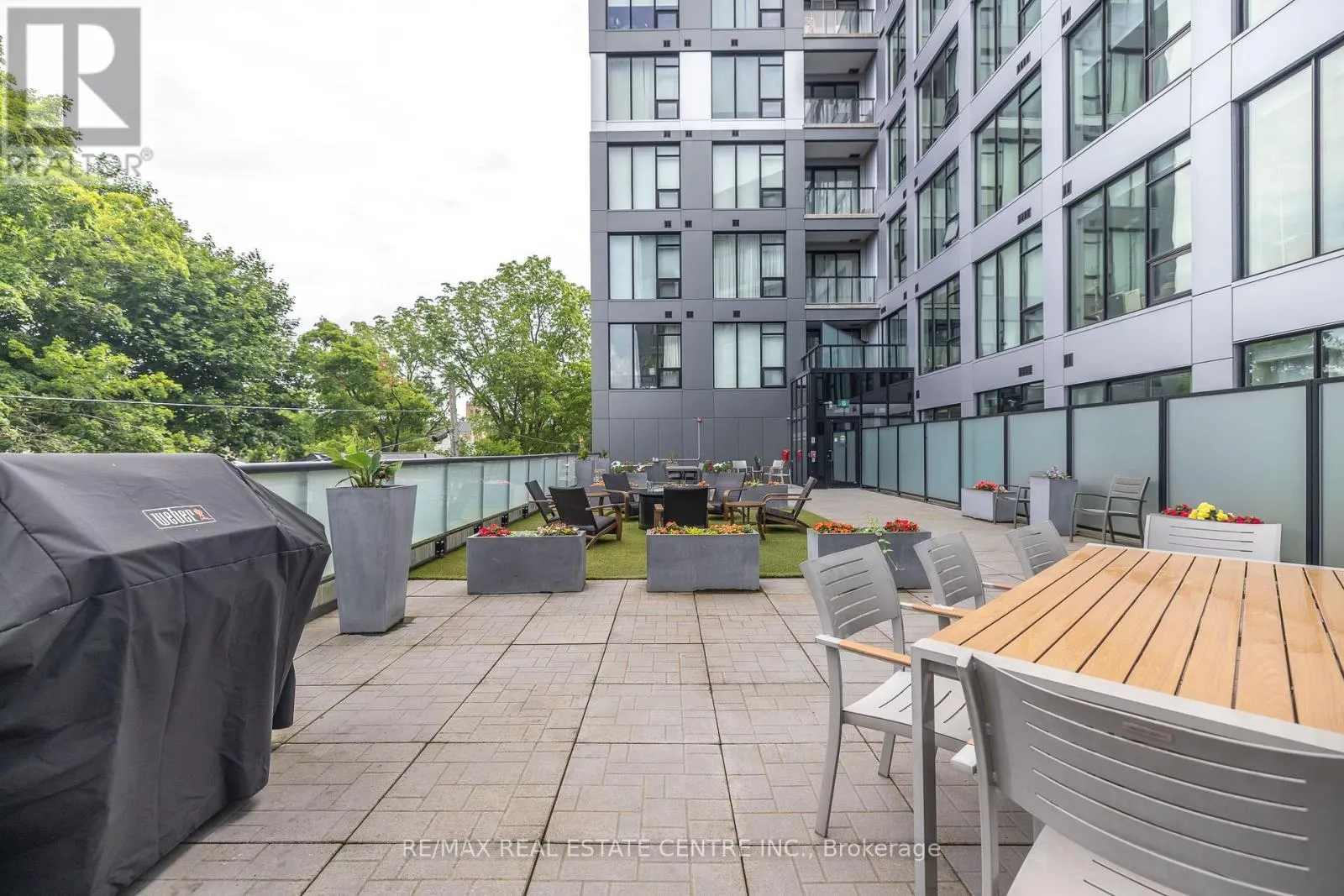 412 - 690 KING STREET W