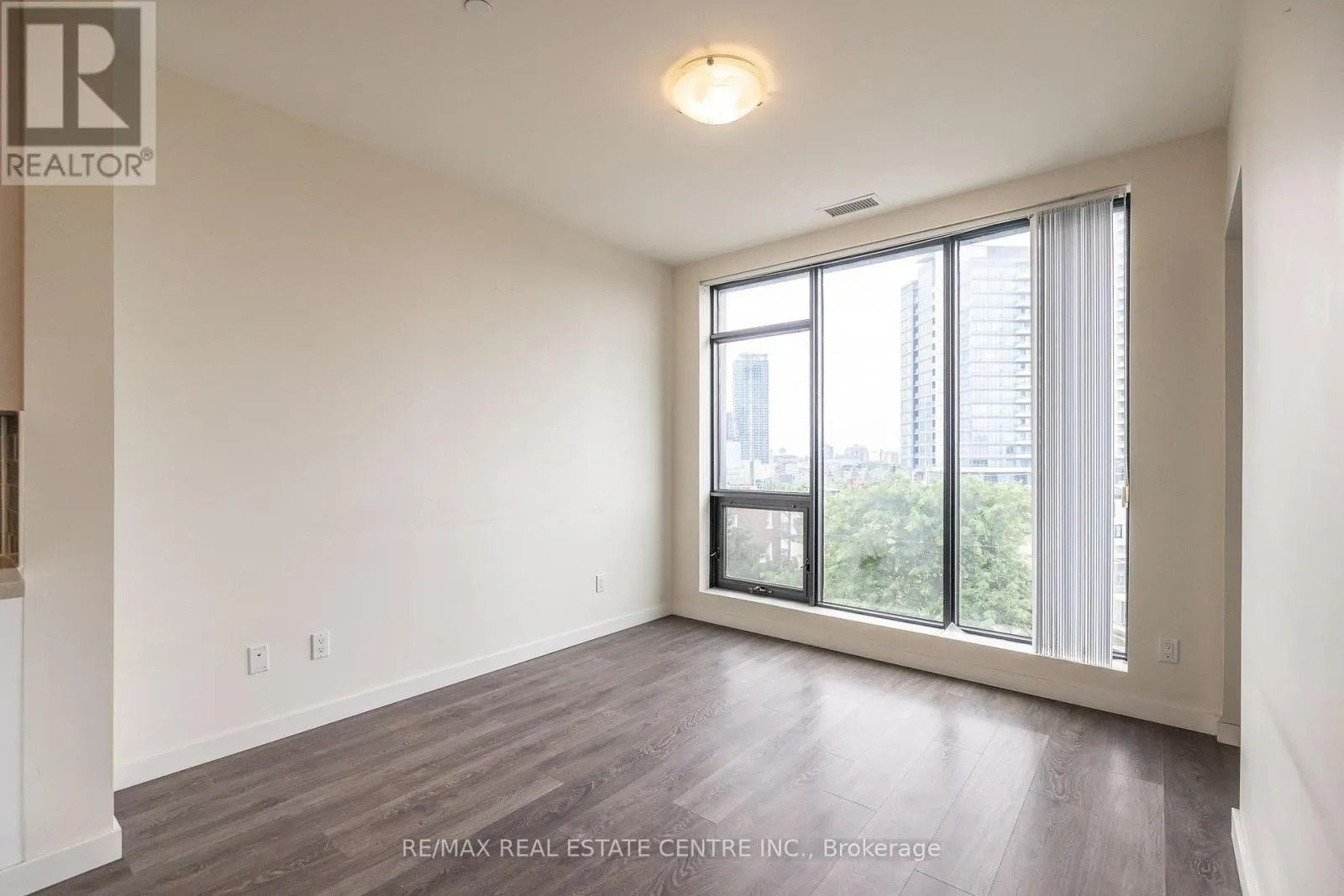 412 - 690 KING STREET W