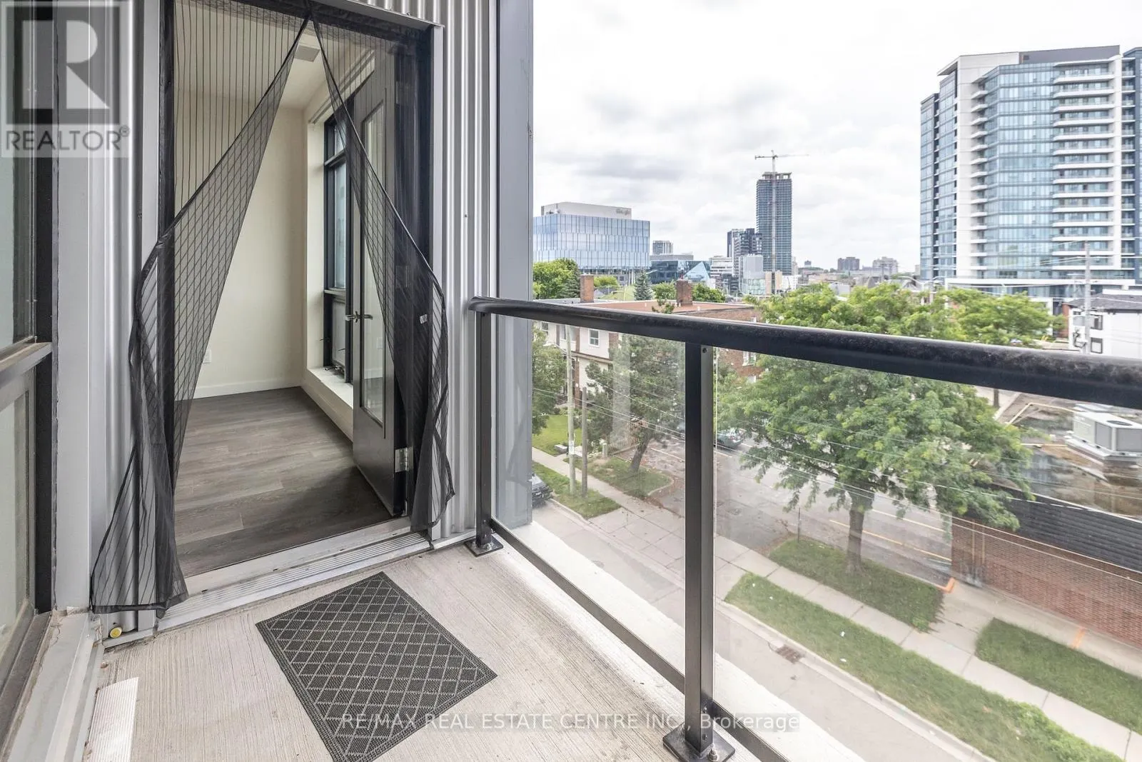 412 - 690 KING STREET W