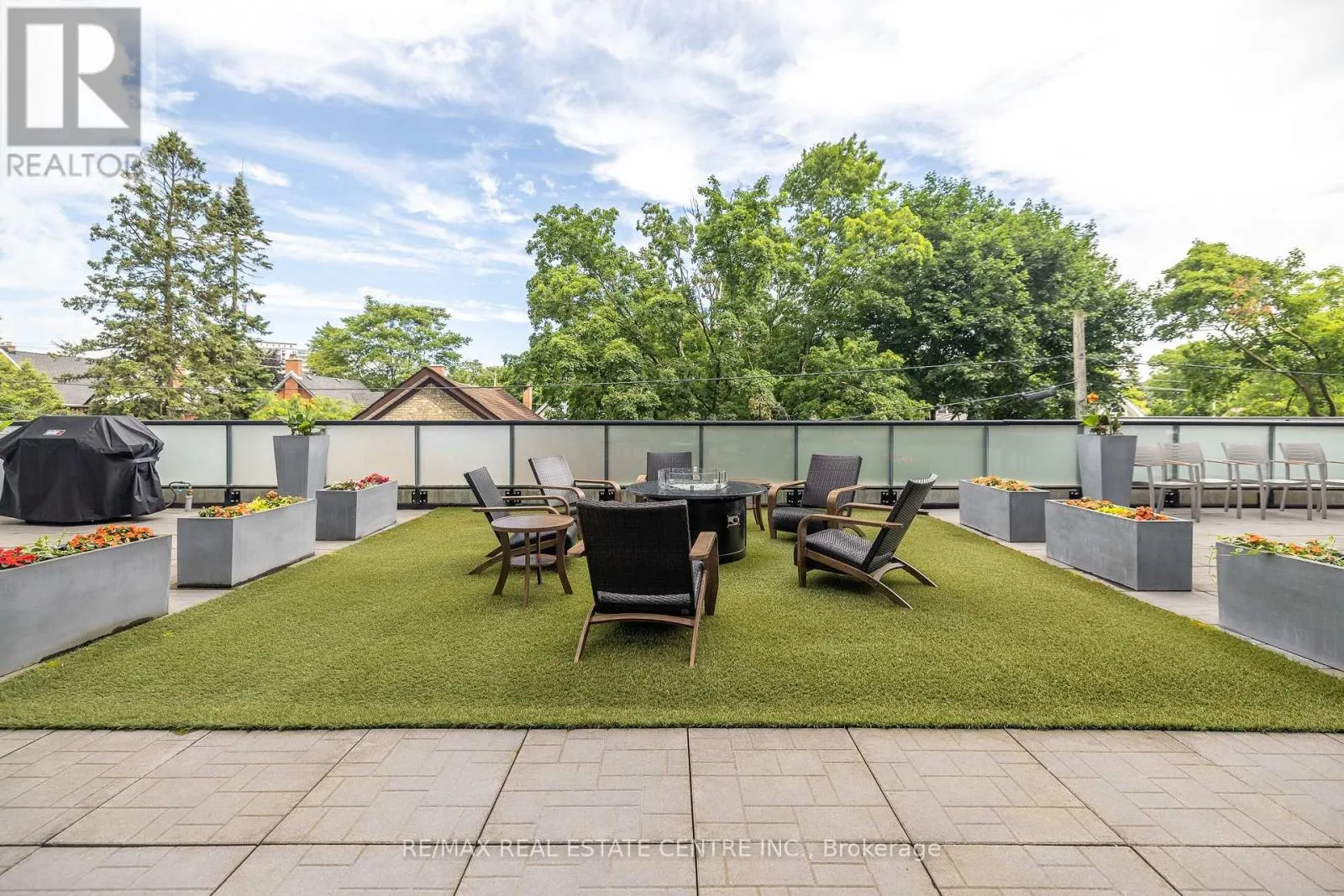 412 - 690 KING STREET W