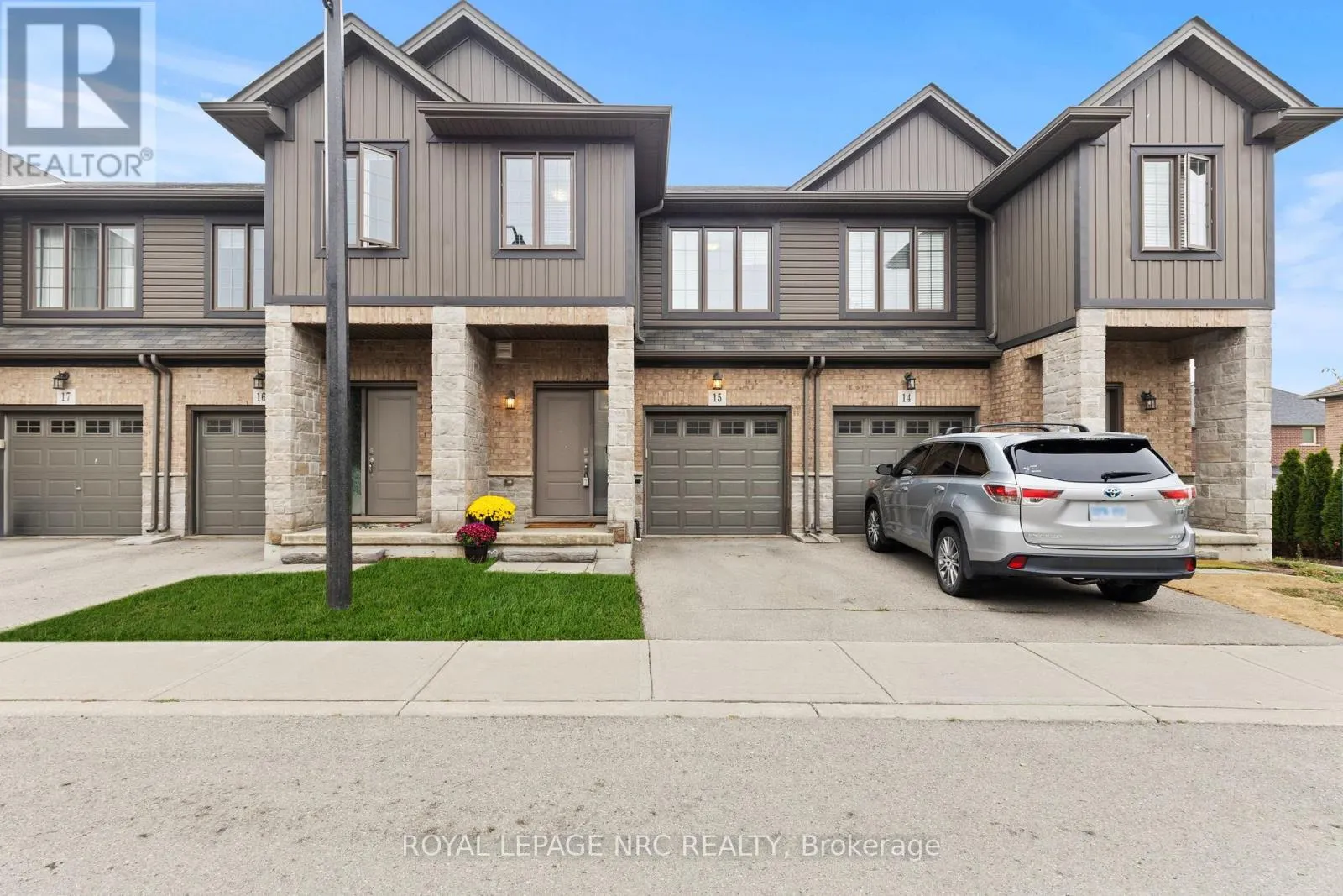 15 - 377 GLANCASTER ROAD, #15