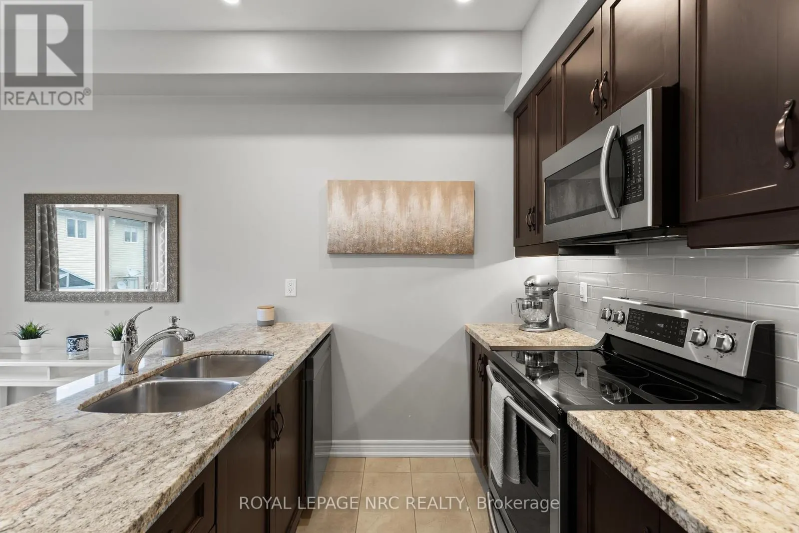 15 - 377 GLANCASTER ROAD, #15