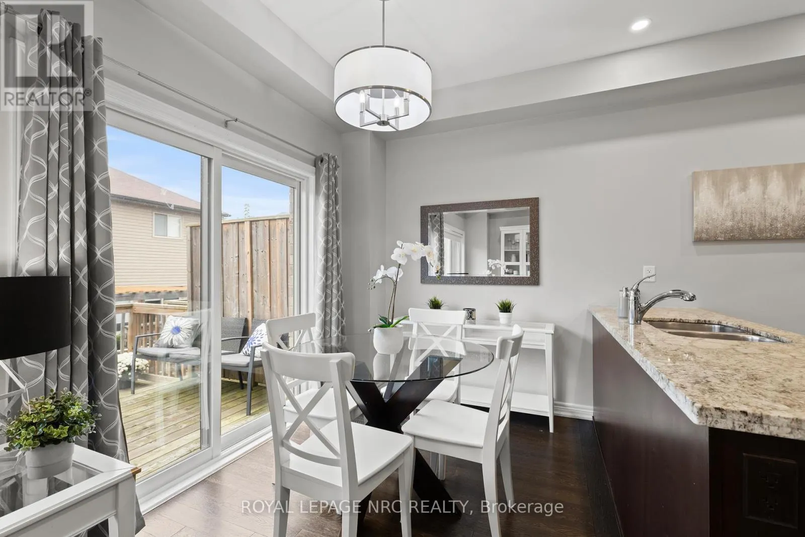 15 - 377 GLANCASTER ROAD, #15