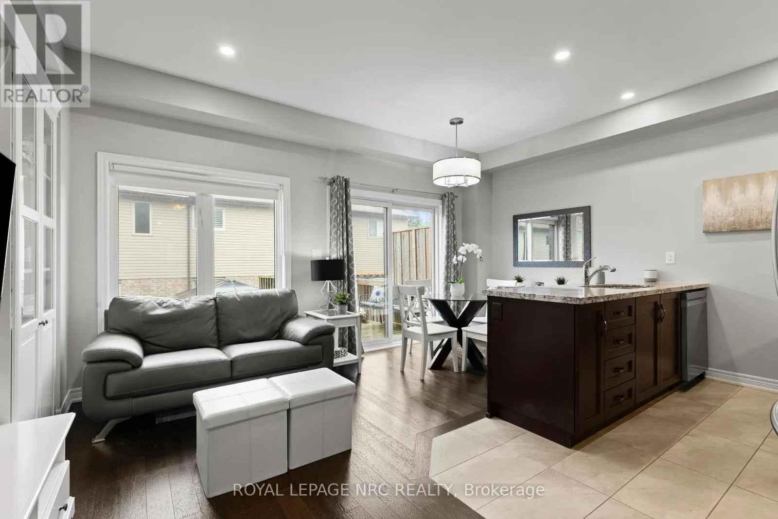 15 - 377 GLANCASTER ROAD, #15