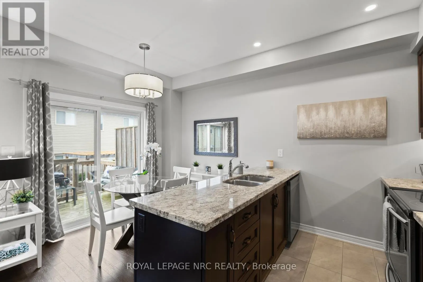 15 - 377 GLANCASTER ROAD, #15