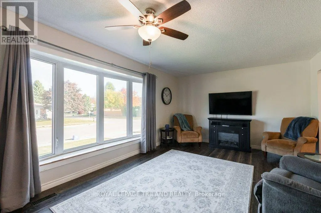 59 CONFEDERATION DRIVE