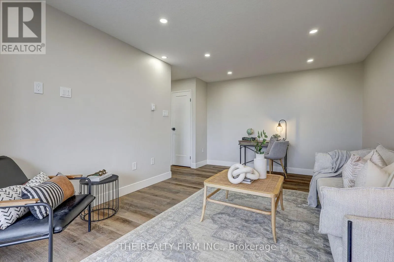 910 - 135 BASELINE ROAD W, #910