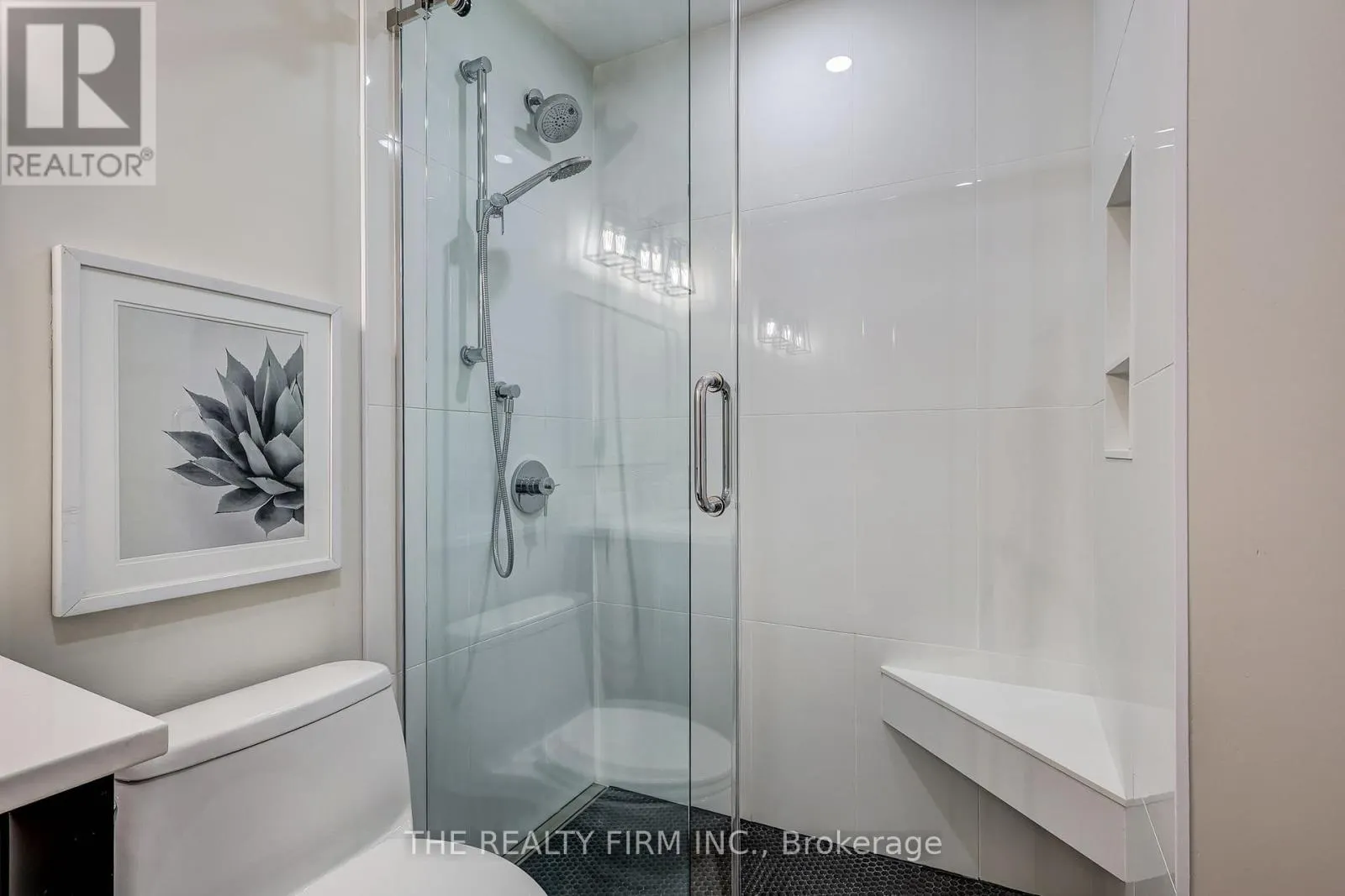 910 - 135 BASELINE ROAD W, #910