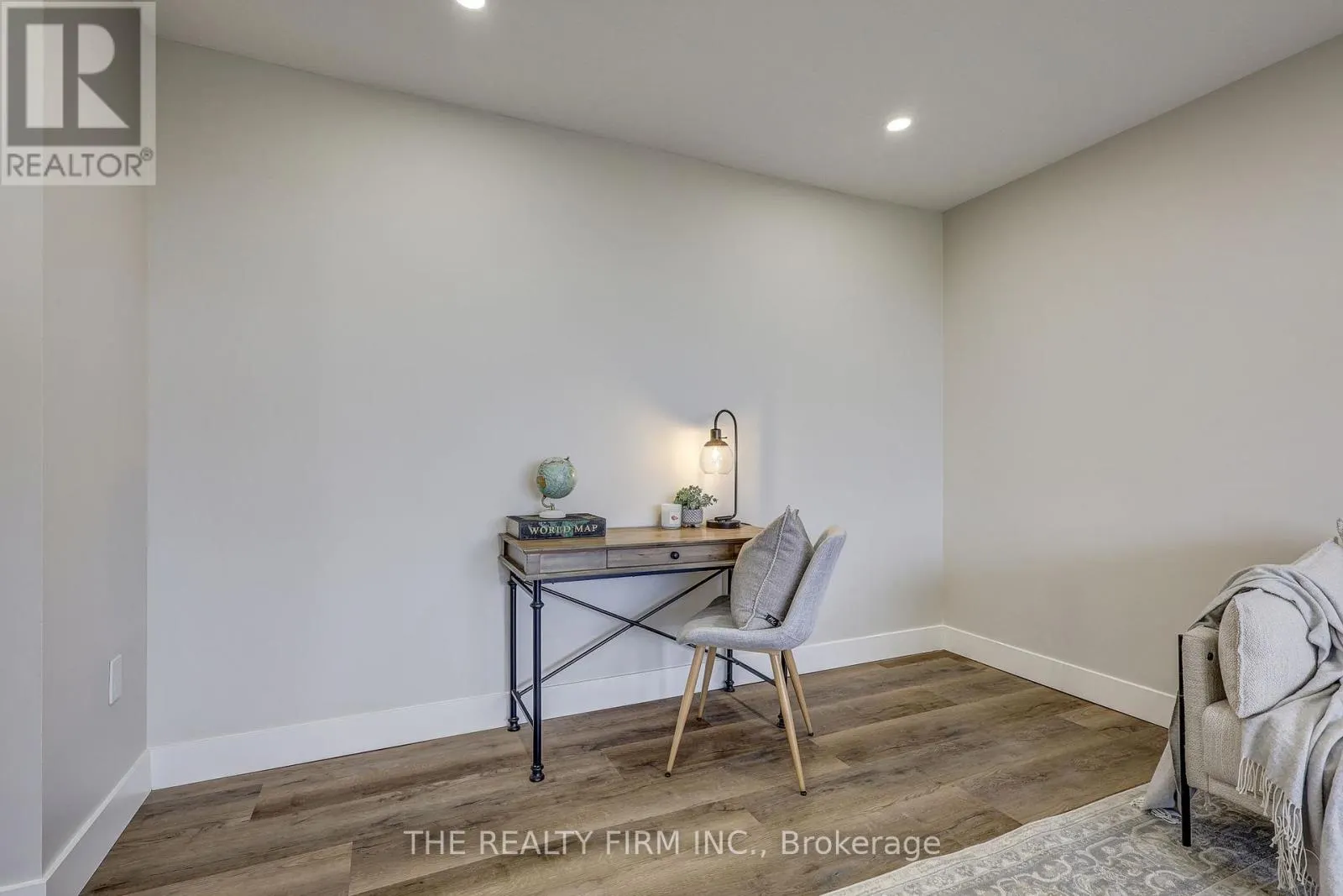 910 - 135 BASELINE ROAD W, #910