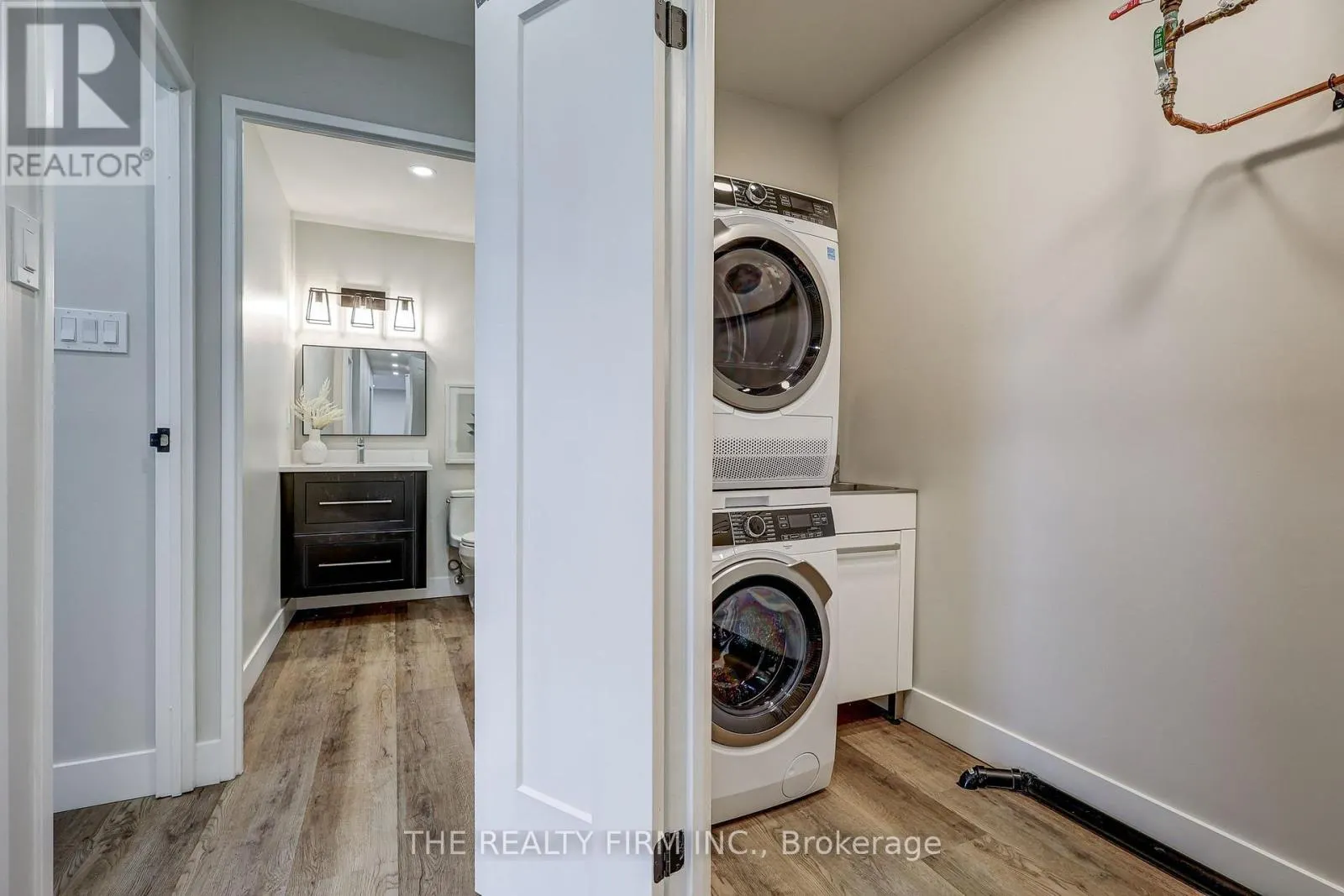 910 - 135 BASELINE ROAD W, #910