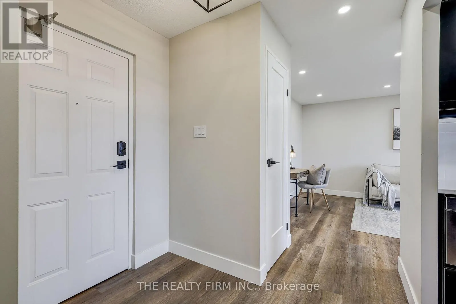 910 - 135 BASELINE ROAD W, #910