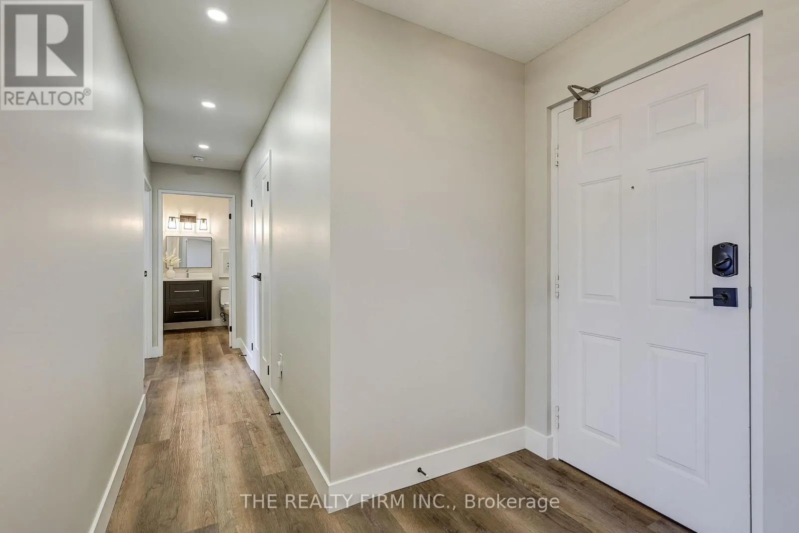 910 - 135 BASELINE ROAD W, #910