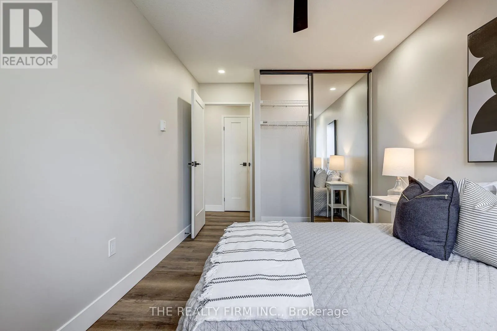 910 - 135 BASELINE ROAD W, #910