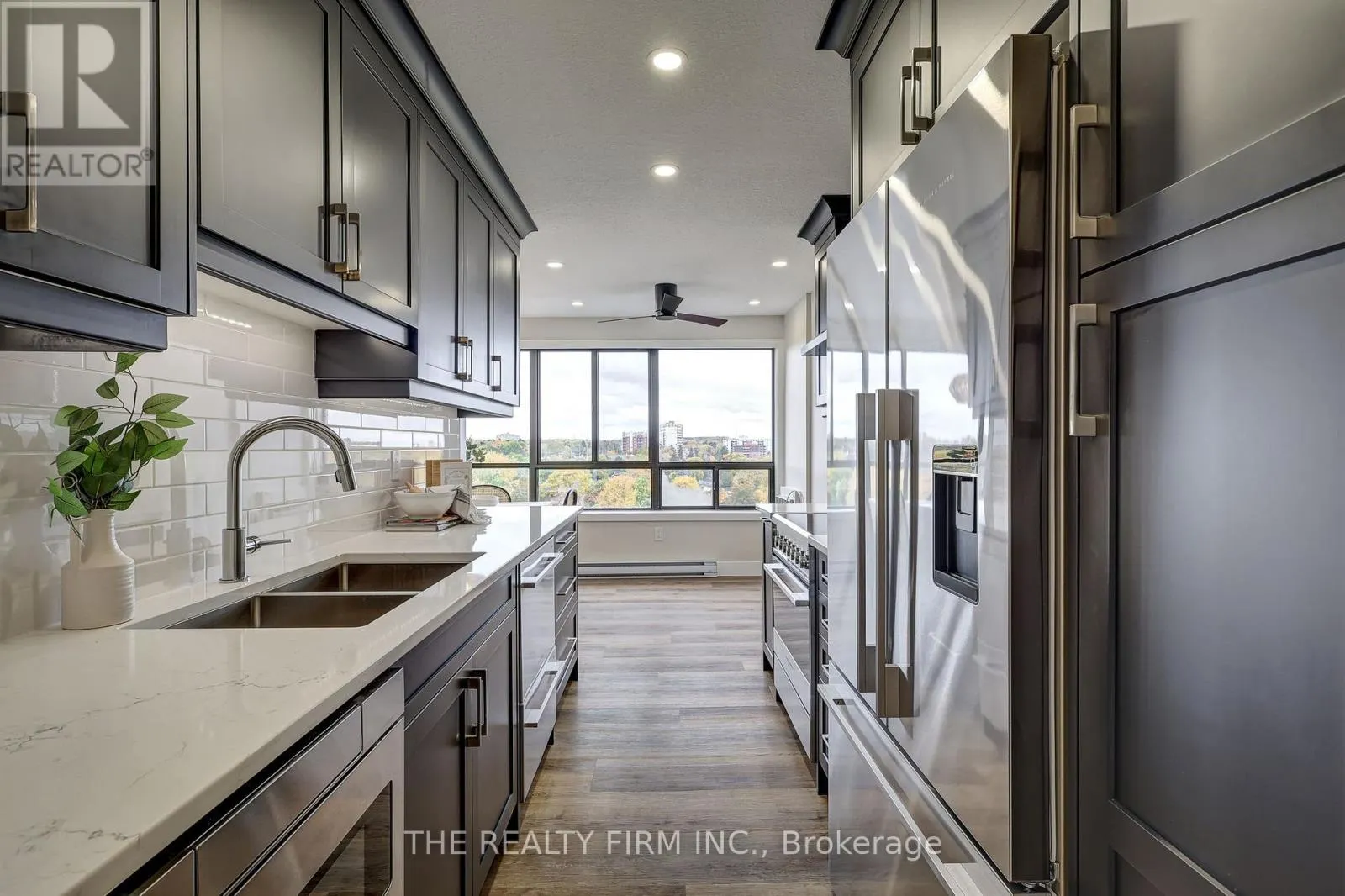 910 - 135 BASELINE ROAD W, #910