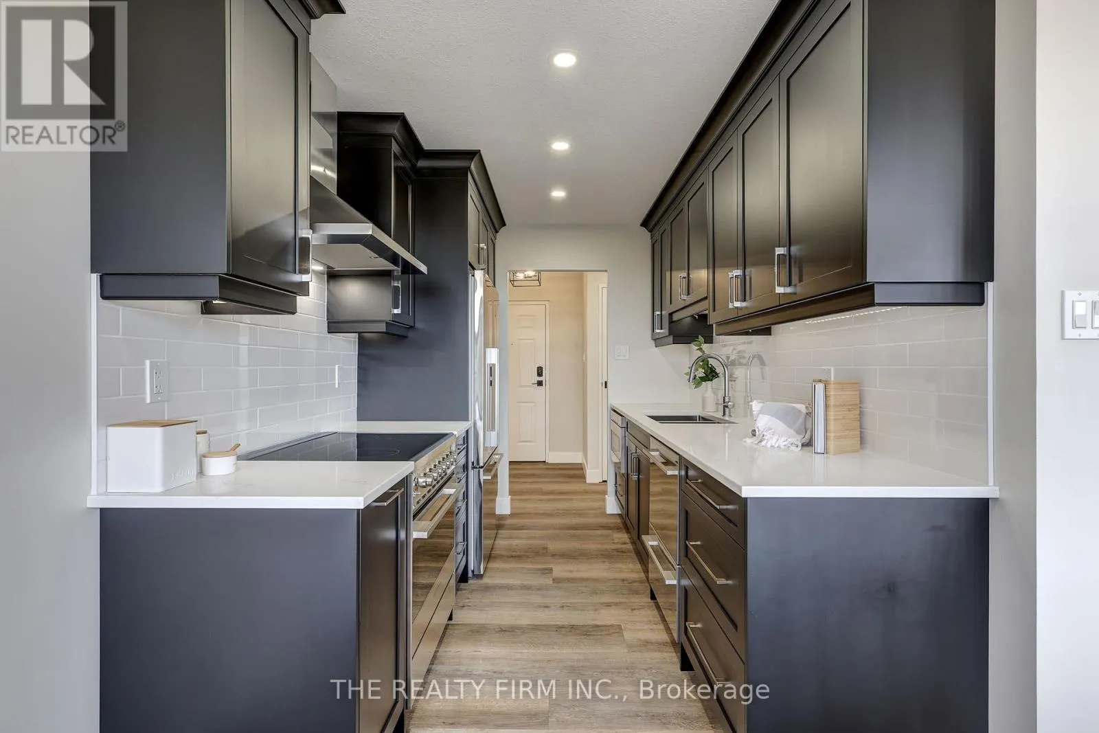 910 - 135 BASELINE ROAD W, #910