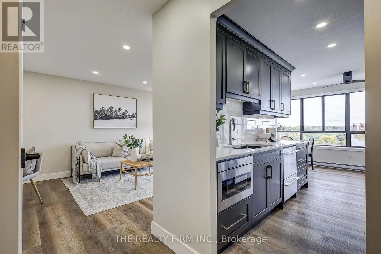 910 - 135 BASELINE ROAD W, #910