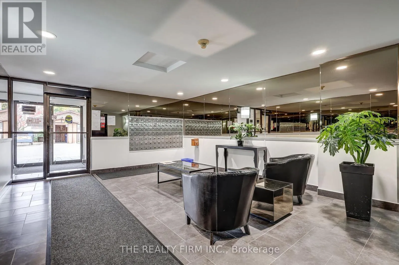 910 - 135 BASELINE ROAD W, #910