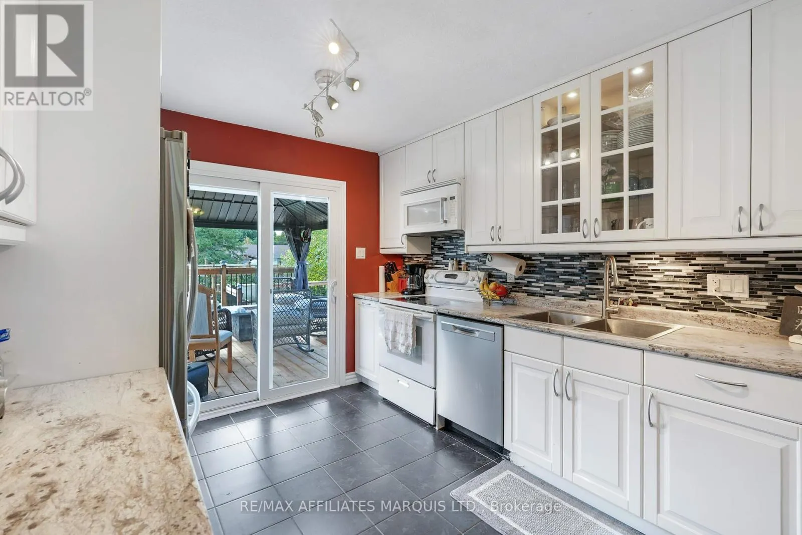 21 STE THERESE BOULEVARD