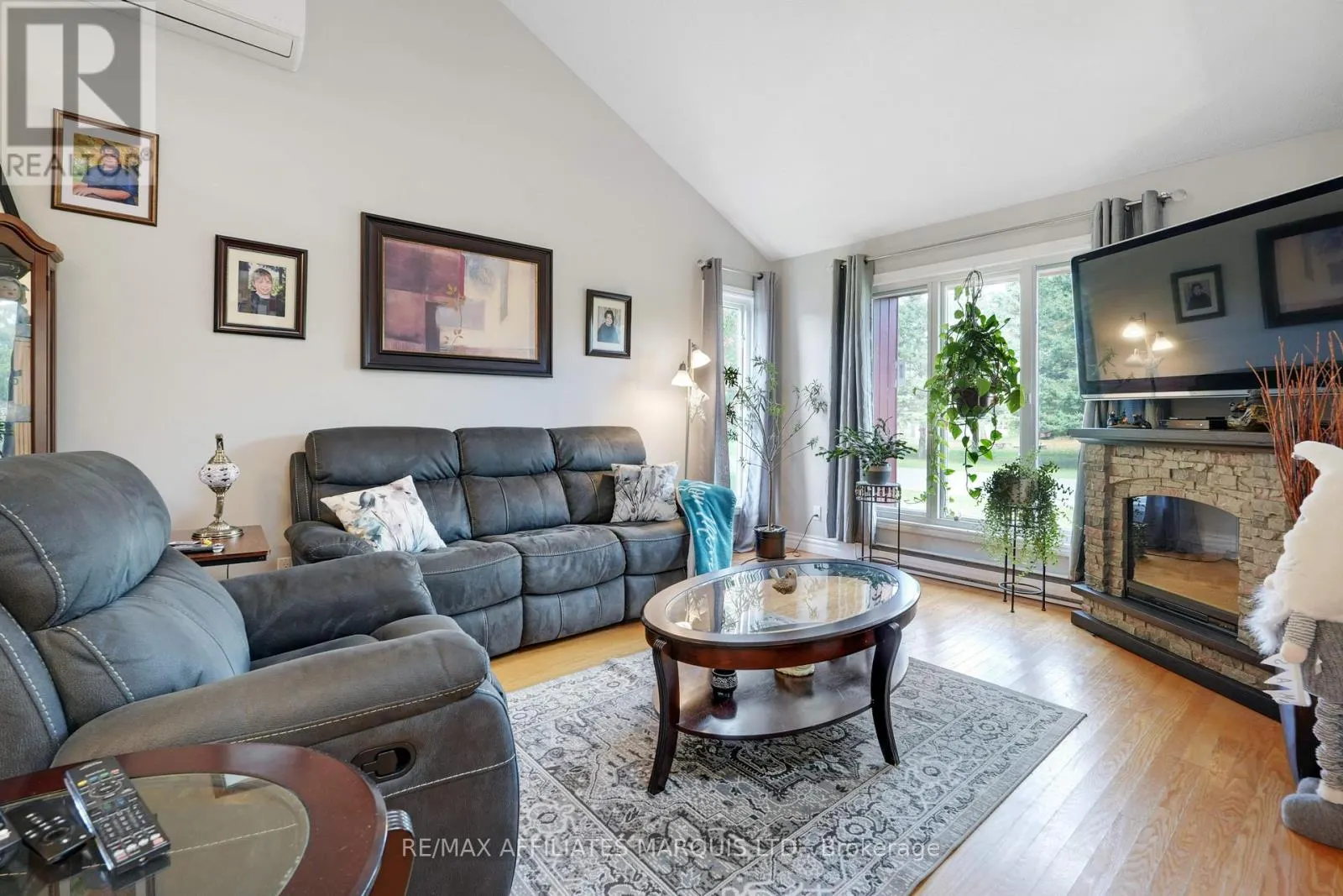 21 STE THERESE BOULEVARD