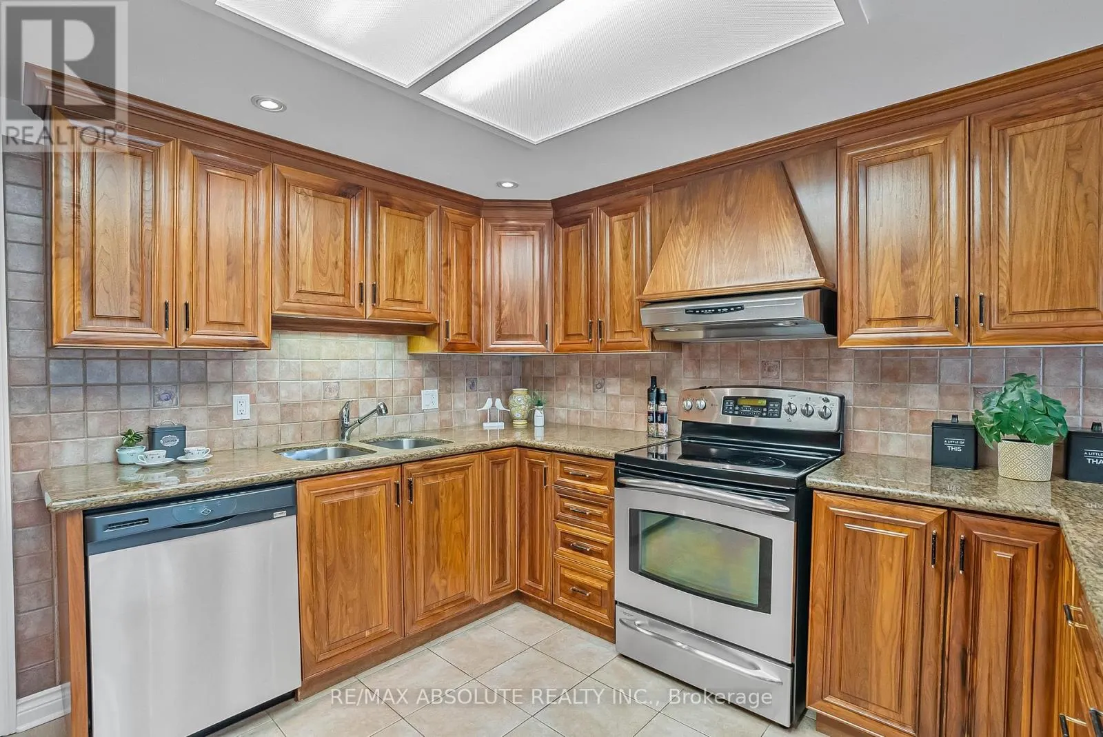 1513 APELDOORN AVENUE