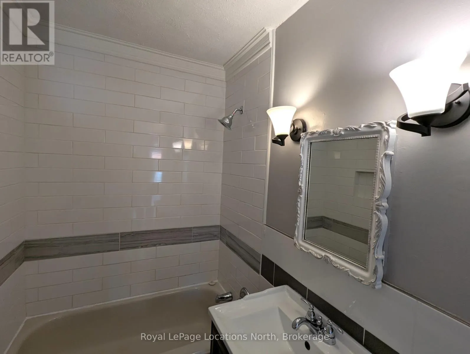 1 - 24 NELSON STREET W, #1