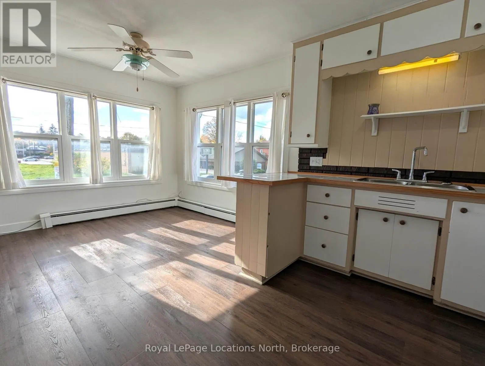 1 - 24 NELSON STREET W, #1