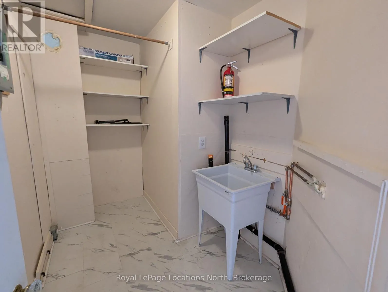 1 - 24 NELSON STREET W, #1