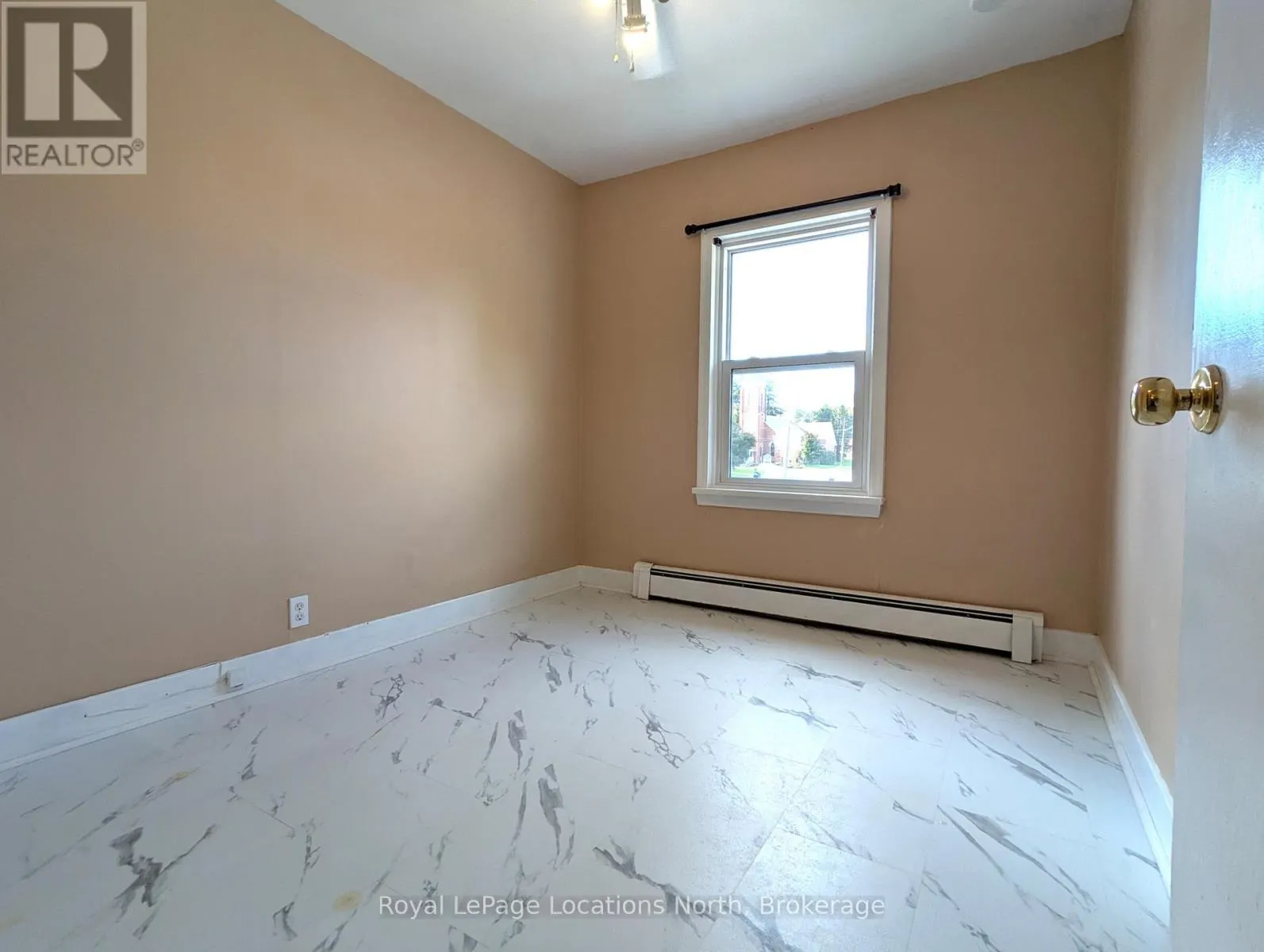 1 - 24 NELSON STREET W, #1