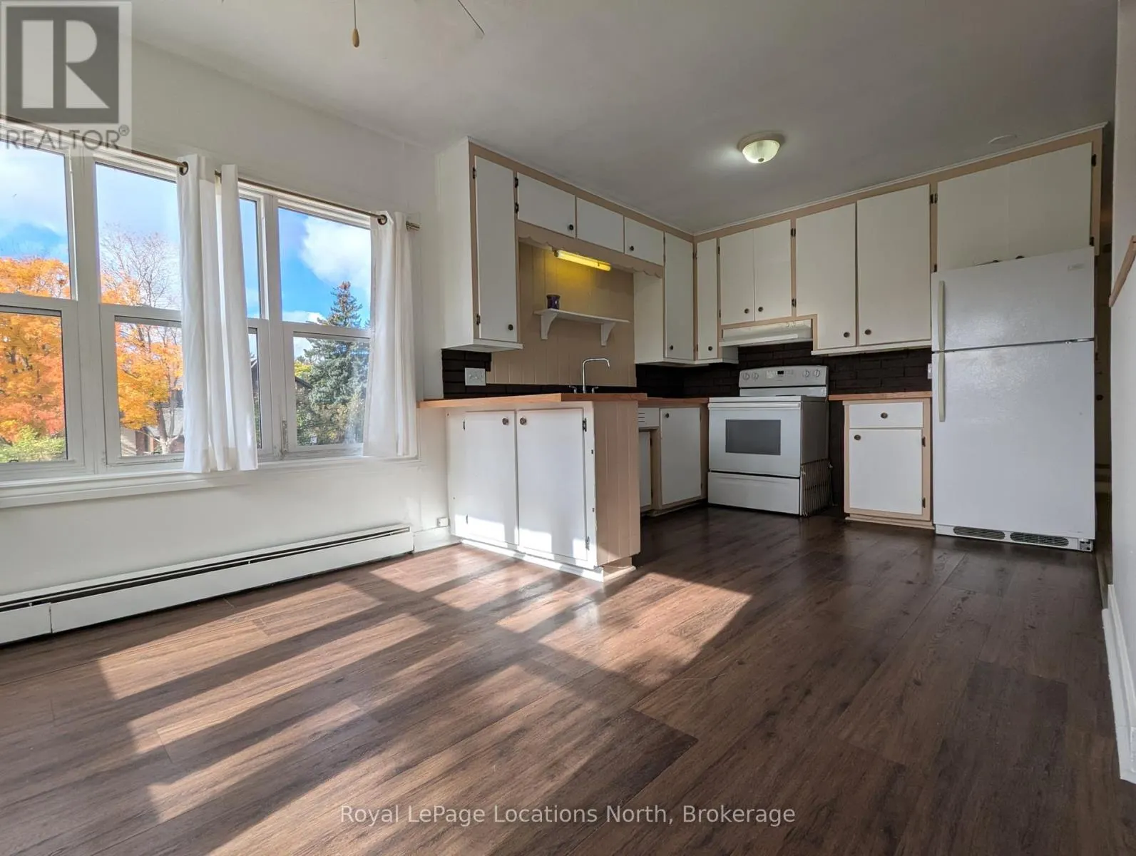 1 - 24 NELSON STREET W, #1