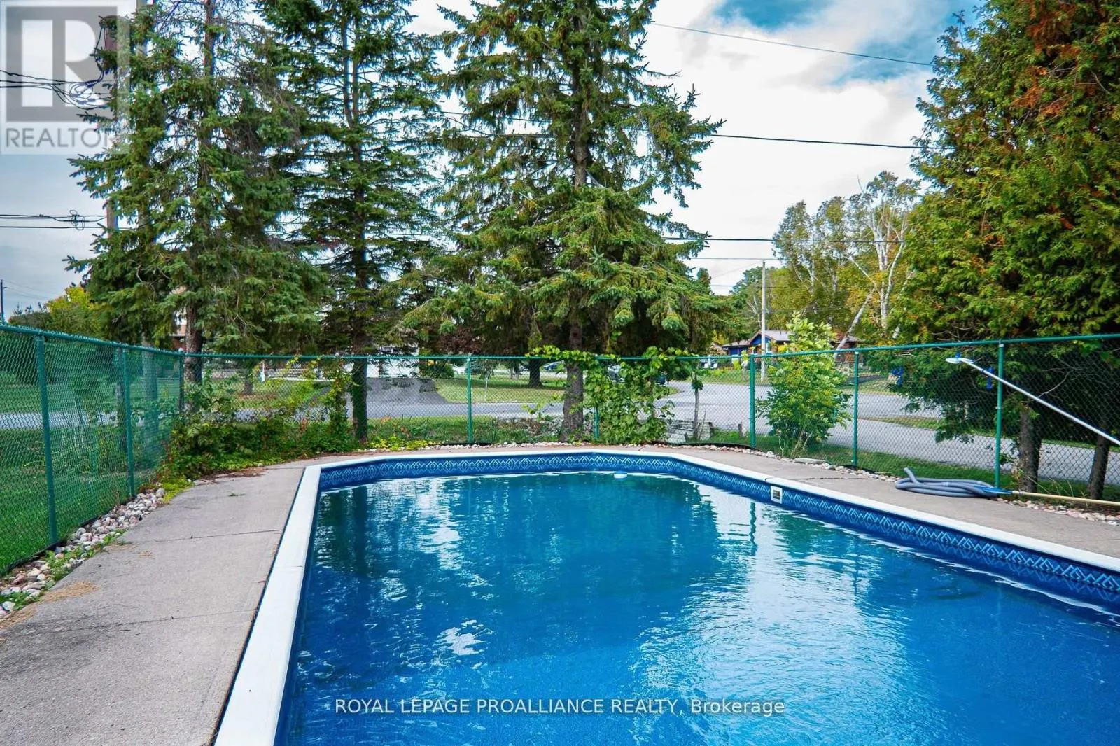 16 COUNTRY CLUB DRIVE