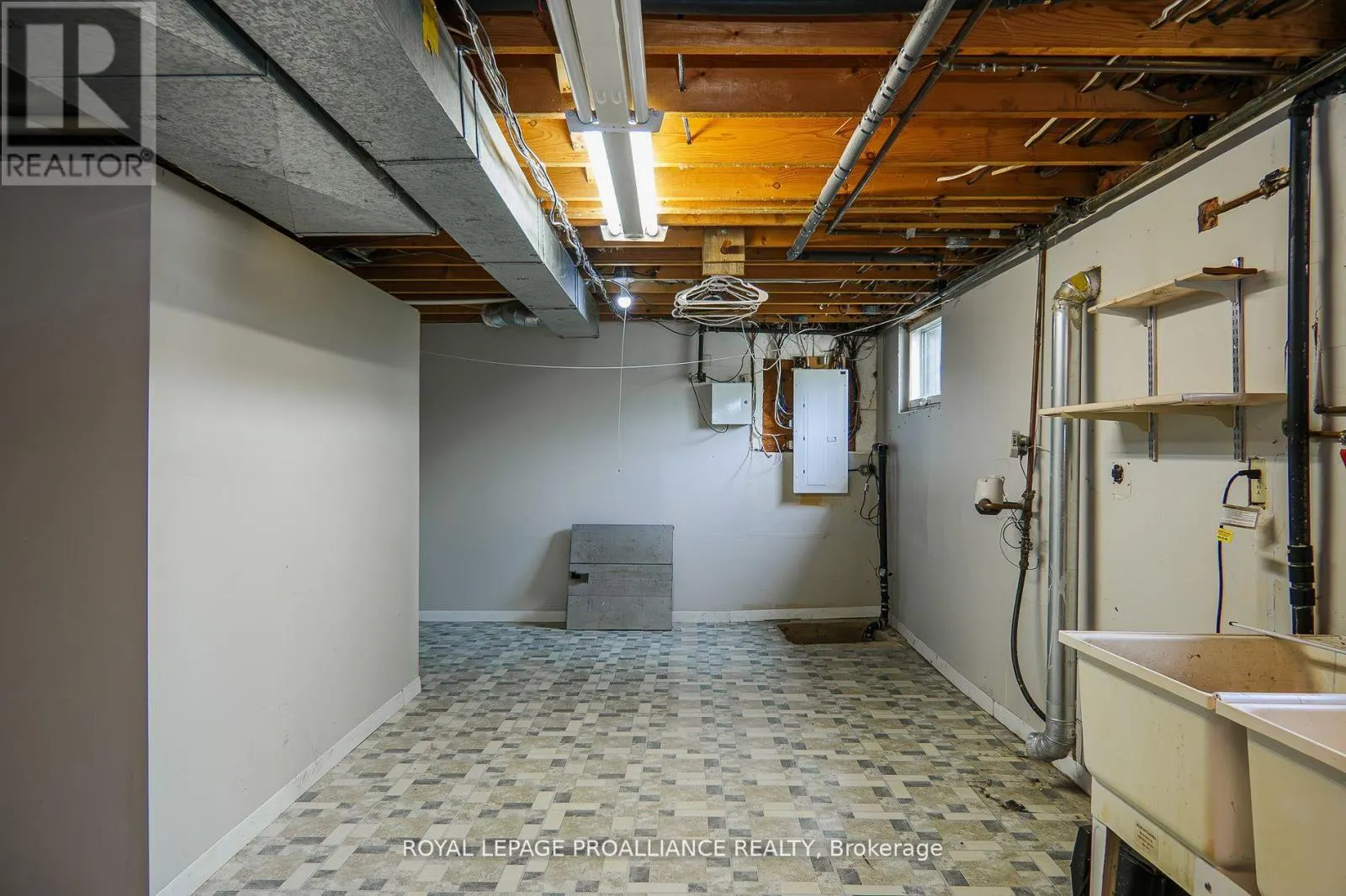 16 COUNTRY CLUB DRIVE