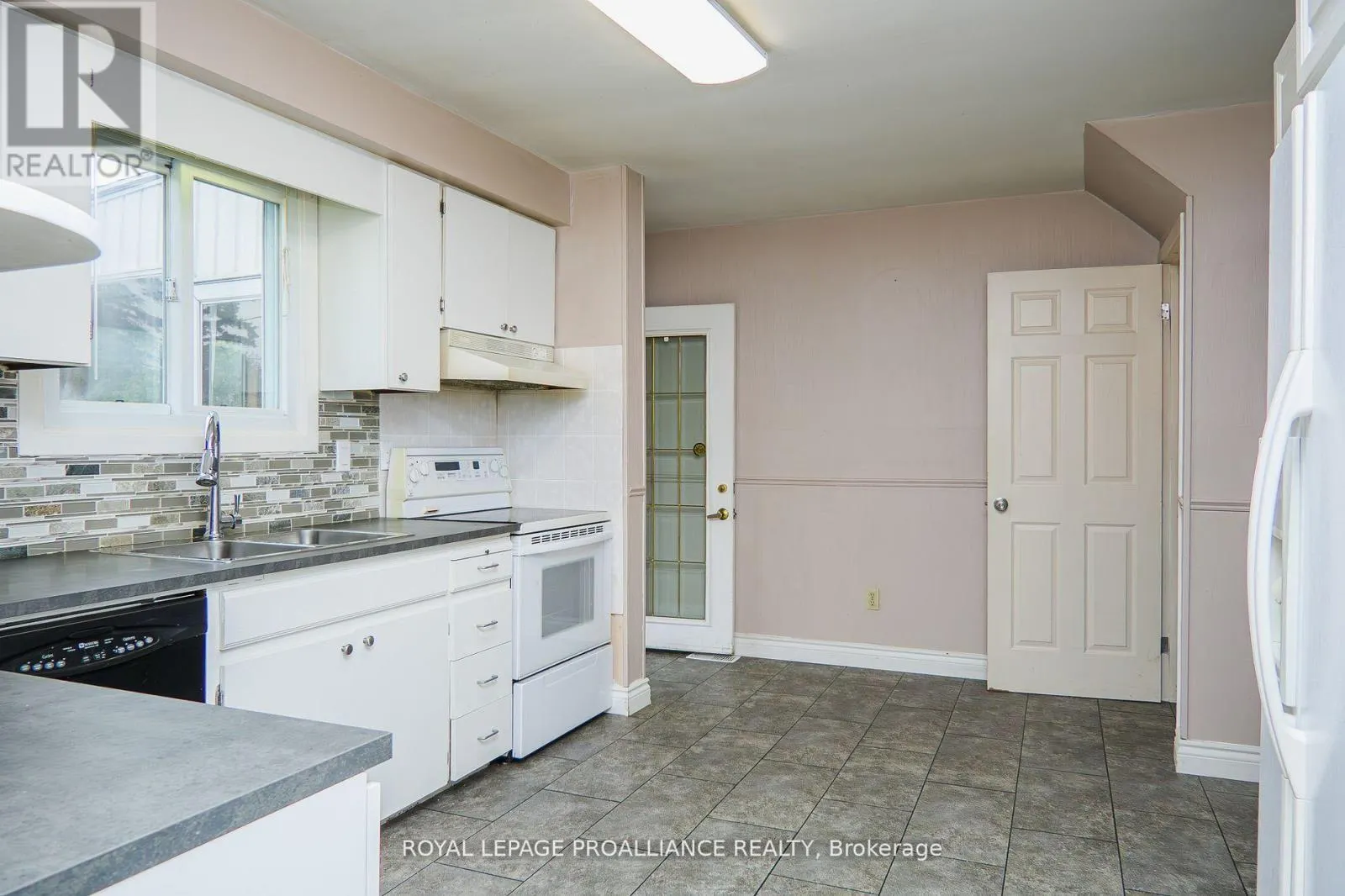 16 COUNTRY CLUB DRIVE