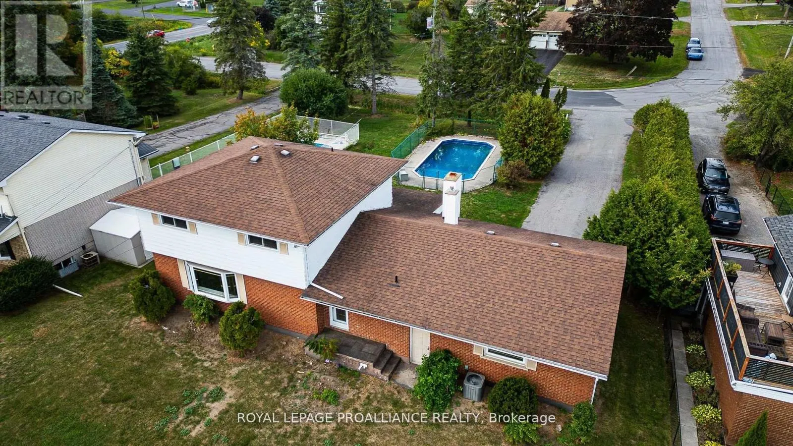 16 COUNTRY CLUB DRIVE