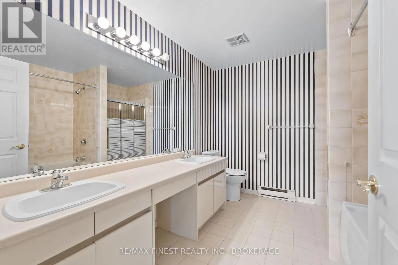 302 - 1000 KING STREET W, #302