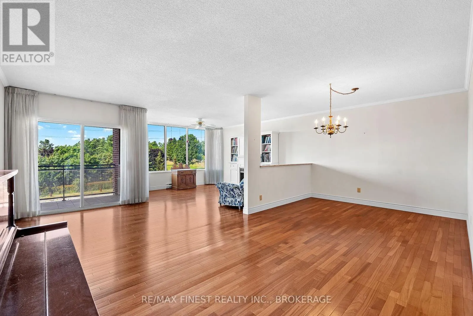 302 - 1000 KING STREET W, #302