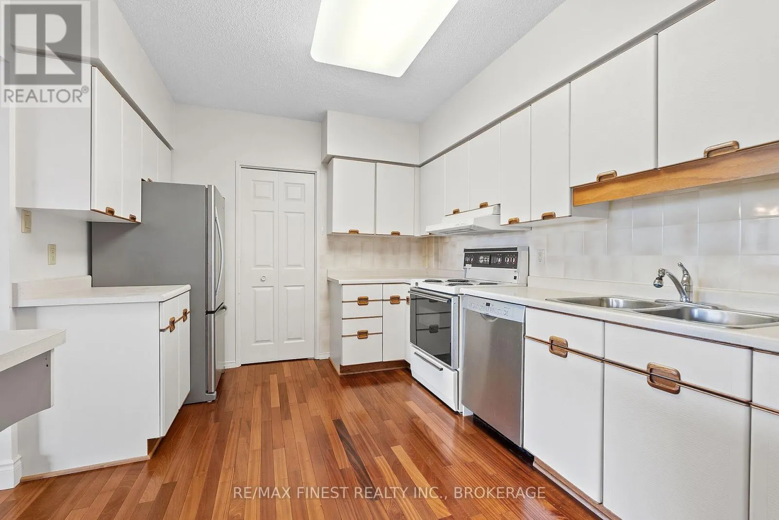 302 - 1000 KING STREET W, #302