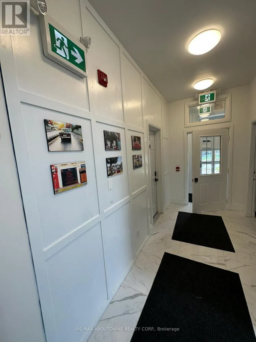 102 - 66 WELLINGTON STREET S