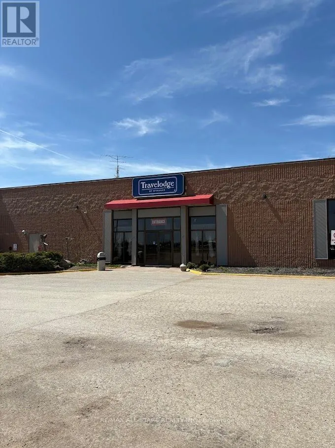 BALSAM ROOM - 1754 HIGHWAY 7