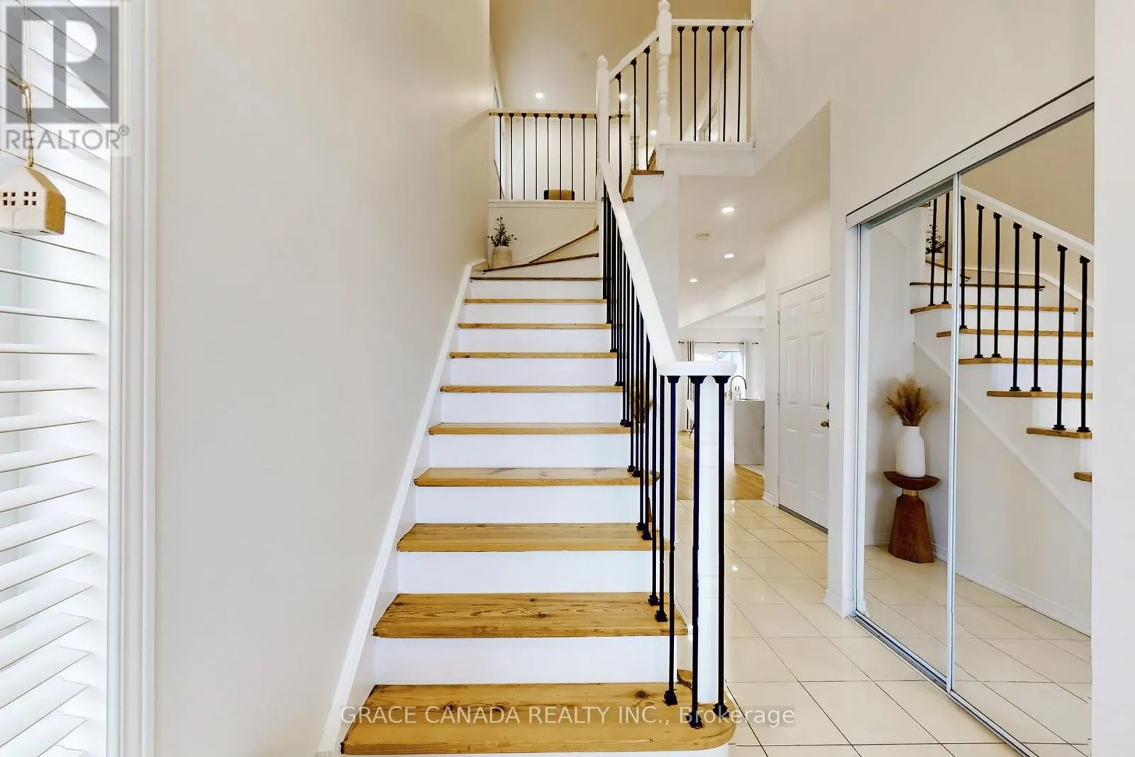 43 BANKFIELD CRESCENT