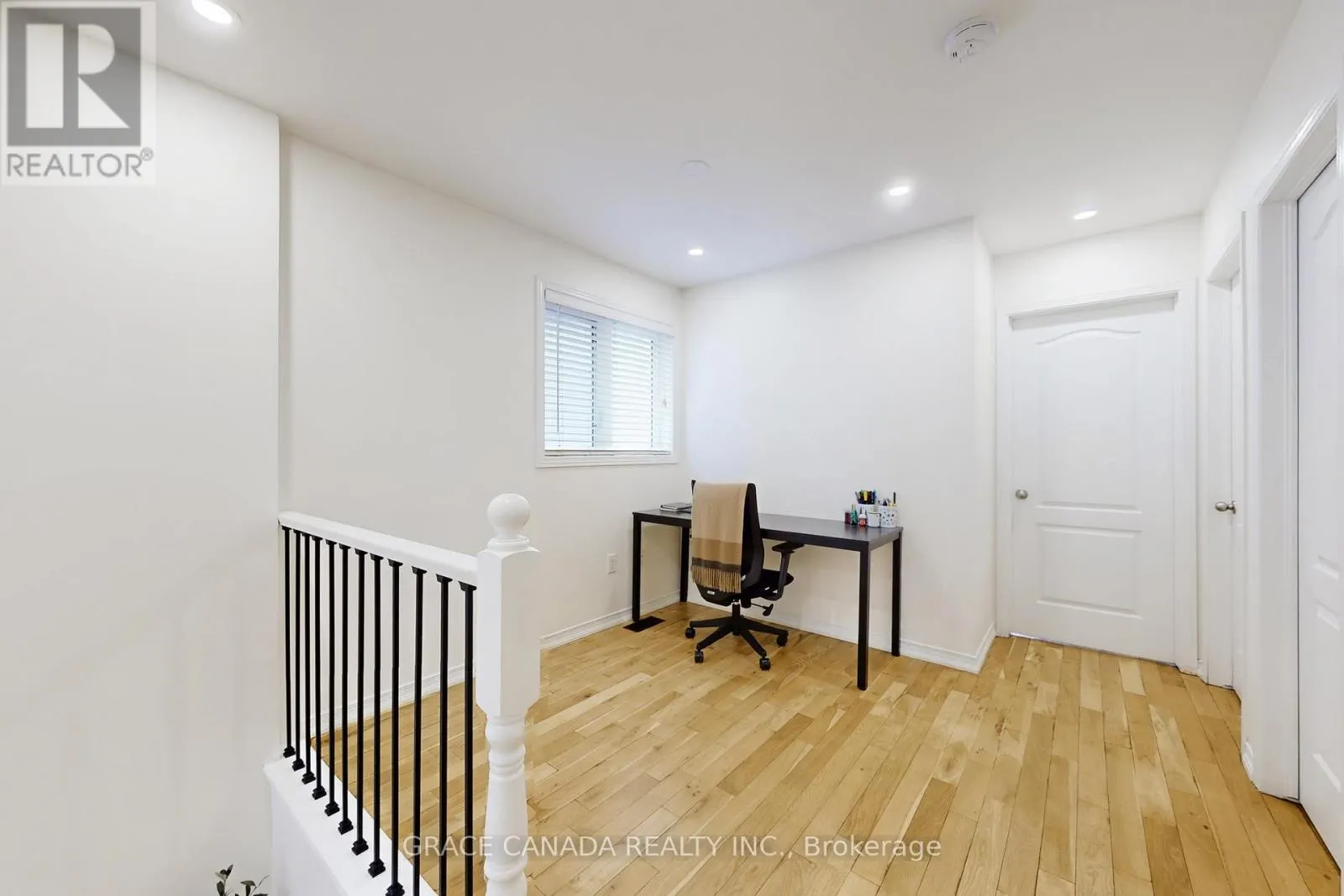 43 BANKFIELD CRESCENT