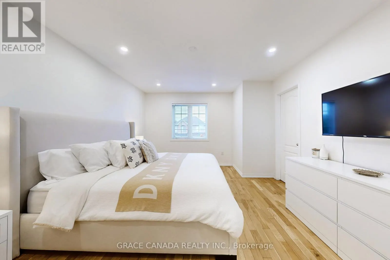 43 BANKFIELD CRESCENT