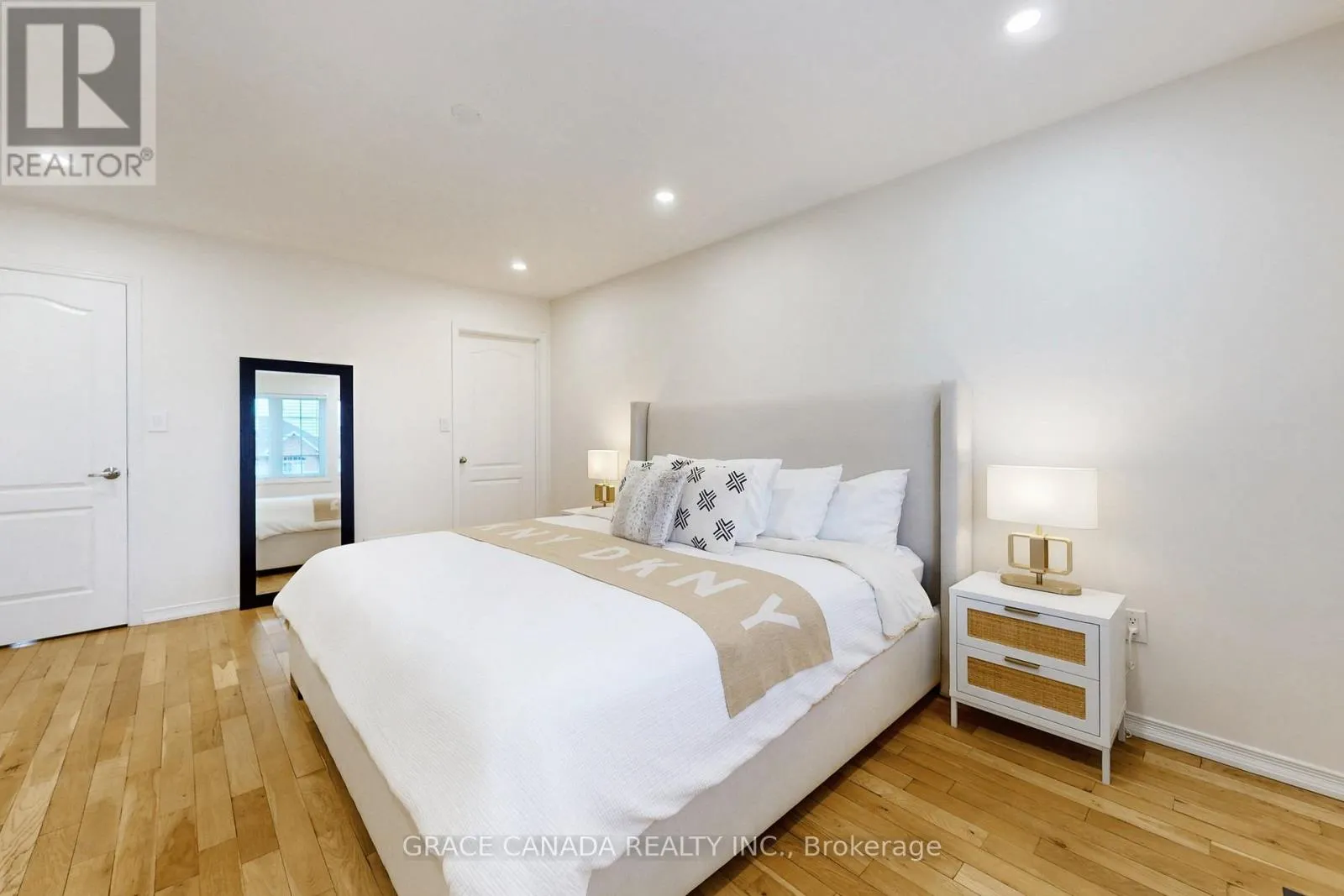 43 BANKFIELD CRESCENT