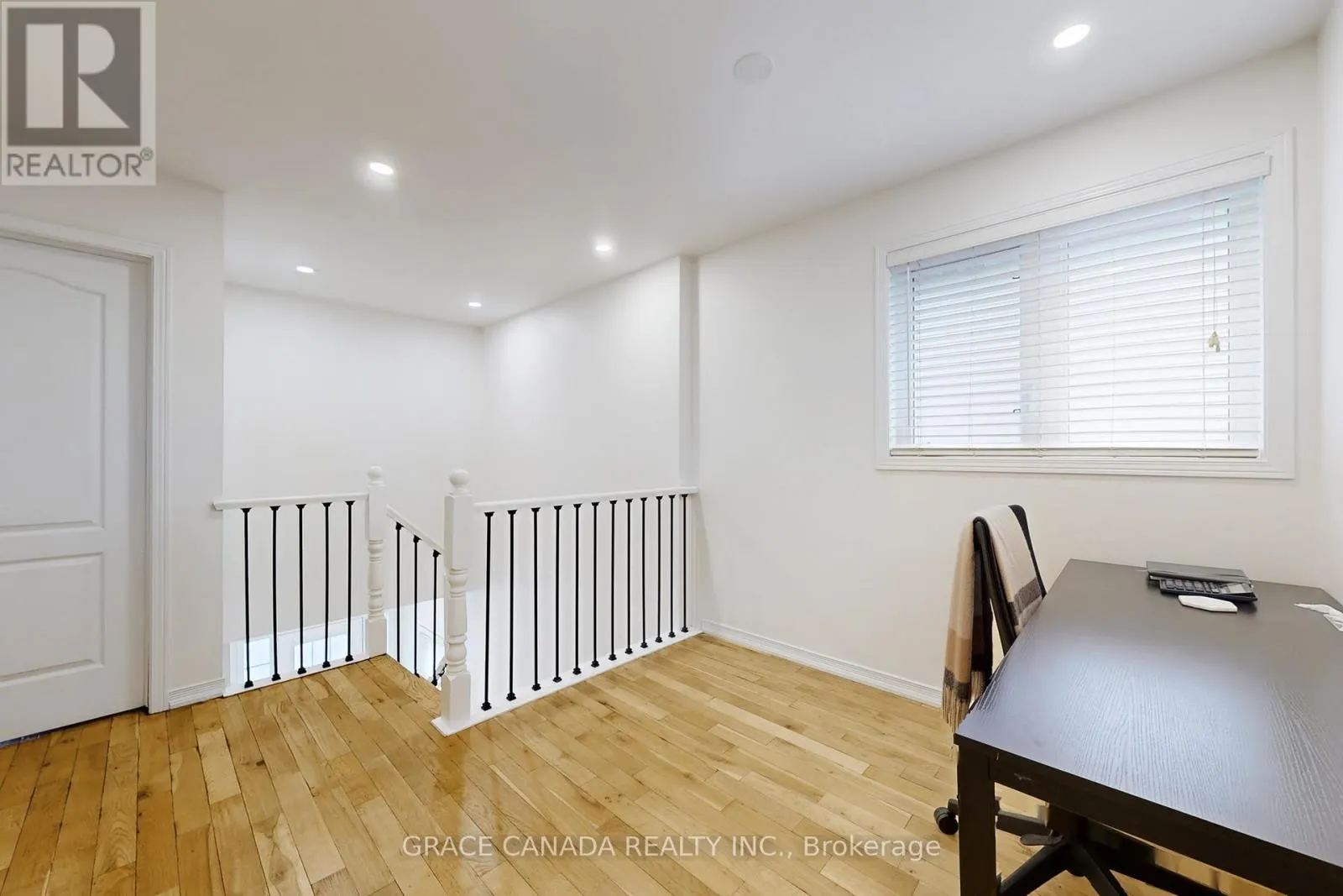 43 BANKFIELD CRESCENT