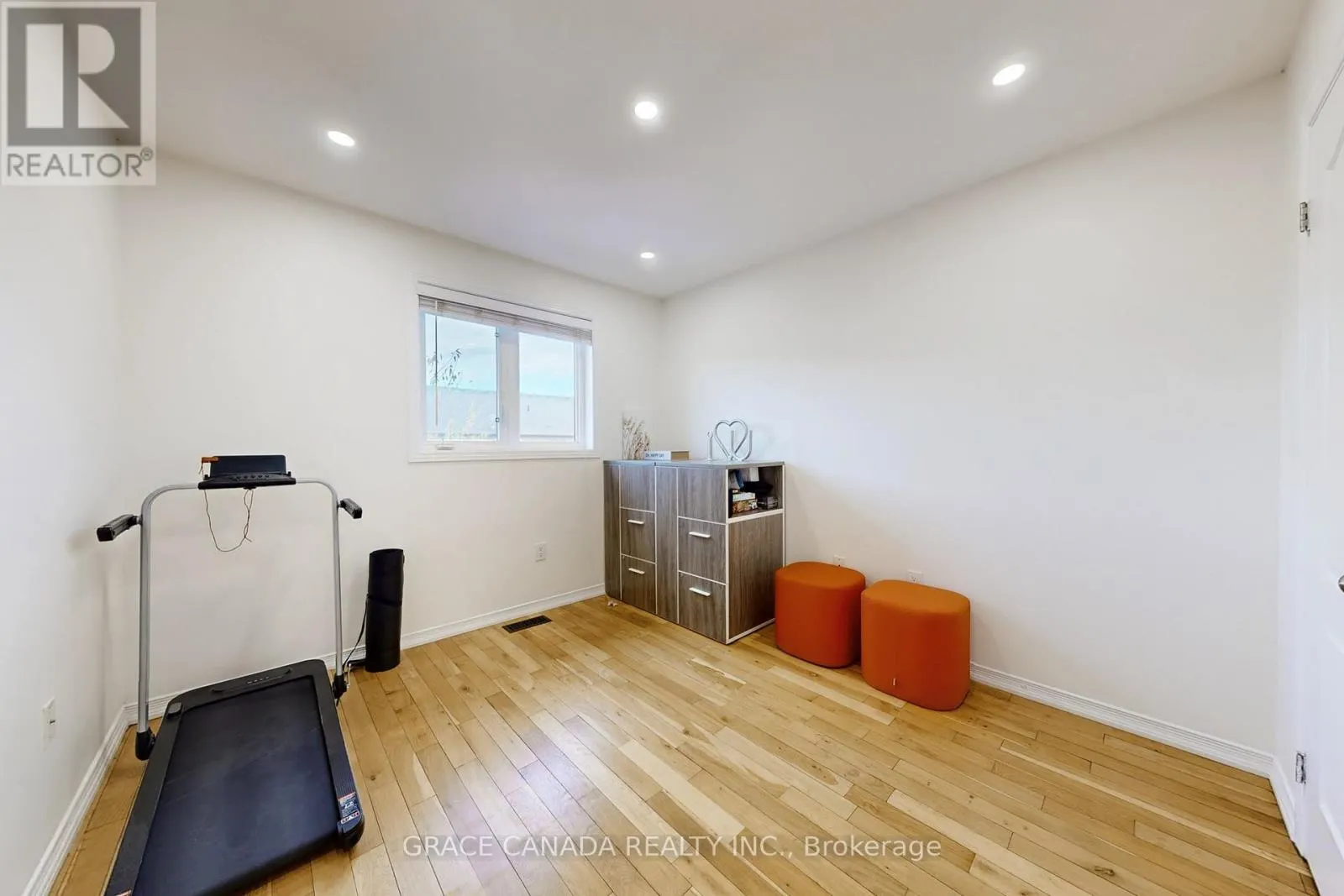 43 BANKFIELD CRESCENT