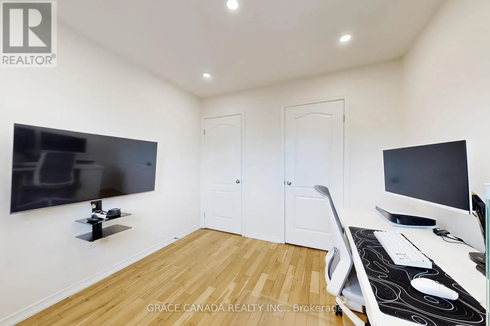 43 BANKFIELD CRESCENT