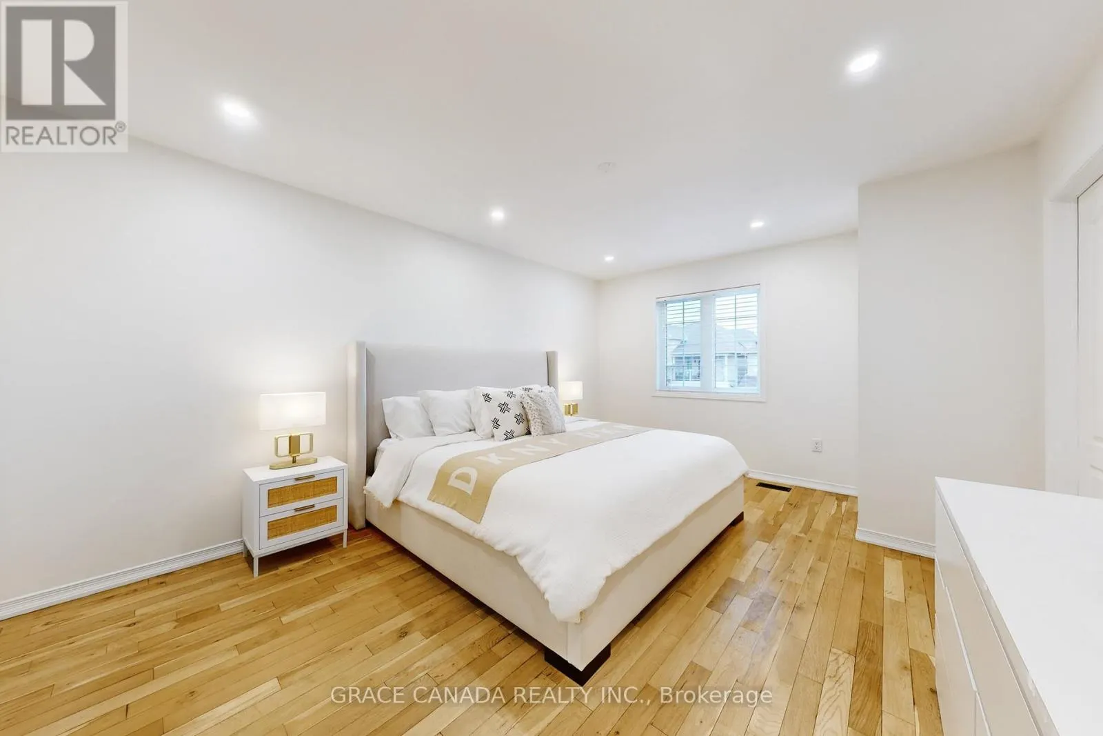 43 BANKFIELD CRESCENT