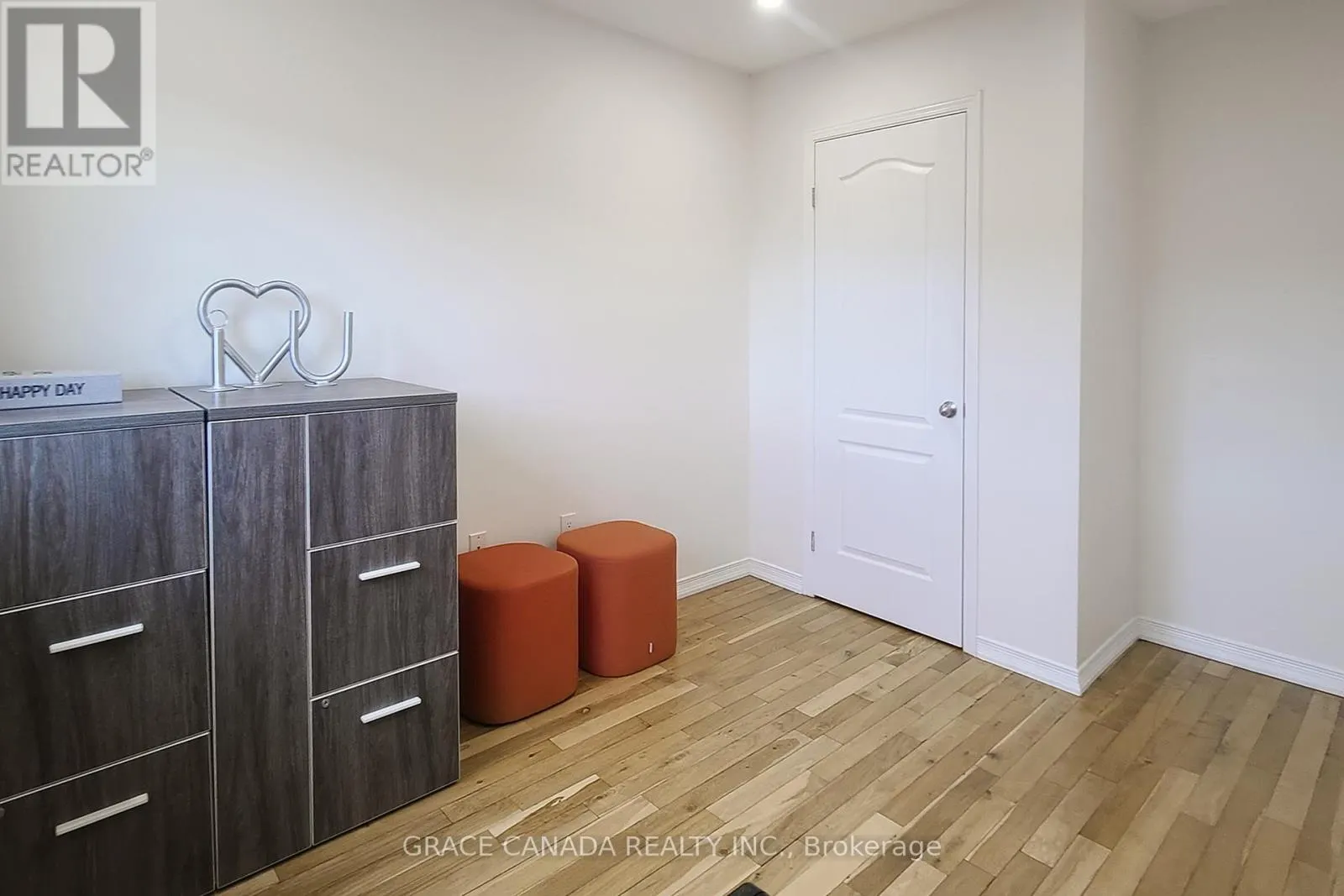 43 BANKFIELD CRESCENT